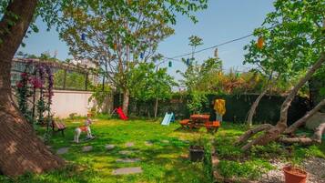 Familienapartment, Gartenblick | Unterkunftsgelände