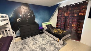 3 habitaciones, tabla de planchar con plancha, wifi y ropa de cama 
