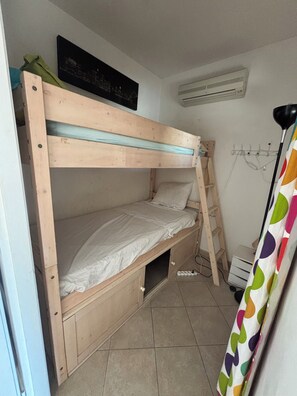 2 bedrooms, iron/ironing board - Apartment Calvi center Terrace air-conditioned (Calvi)
