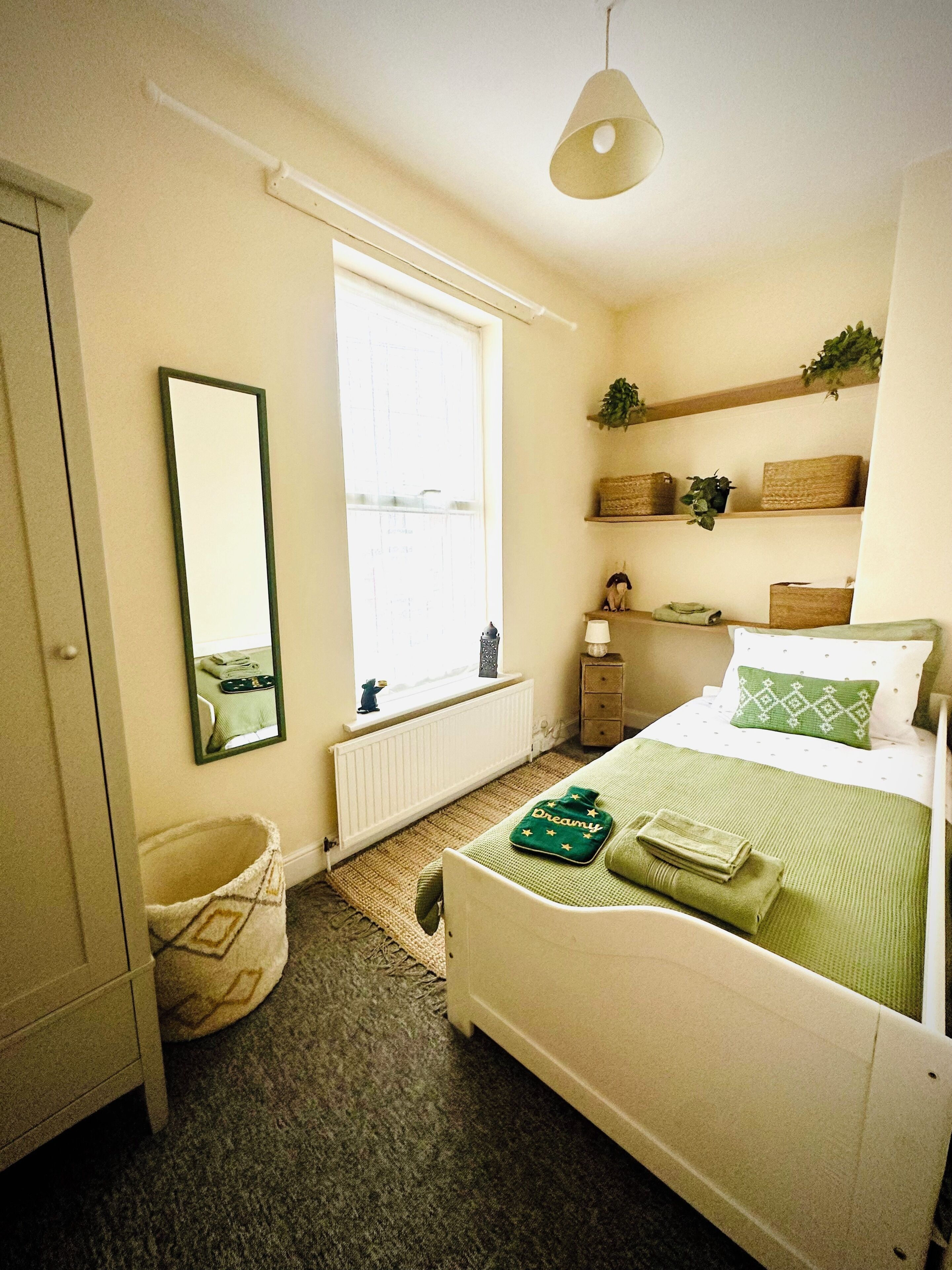 2 bedrooms, WiFi, bed sheets