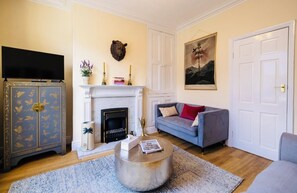 Living area - Hip Hideaway in the Trendiest part of Town (sheffield)