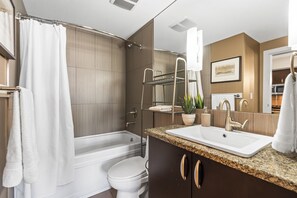Hair dryer, towels, soap, shampoo - Welcome to Lakeside Lookout – your easy, lakeside, Okanagan getaway. (Vernon)