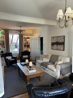 Smart TV, fireplace - Barley House, luxurious beach facing accommodation (Southwold)
