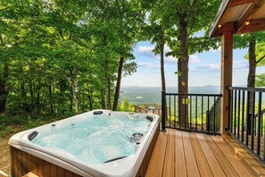 Outdoor spa tub - Arkansas Gran Canyon View Hot Tub Observation Deck (Jasper)