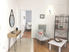 Living area - Διαμέρισμα δύο υπνοδωματίων, καθιστικό, τραπεζαρία, κουζίνα , μπάνιο , βεράντα (Kerkira)