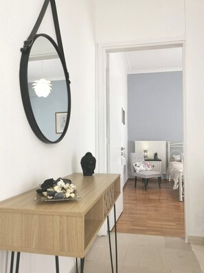 Interior - Διαμέρισμα δύο υπνοδωματίων, καθιστικό, τραπεζαρία, κουζίνα , μπάνιο , βεράντα (Kerkira)