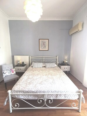 Room - Διαμέρισμα δύο υπνοδωματίων, καθιστικό, τραπεζαρία, κουζίνα , μπάνιο , βεράντα (Kerkira)