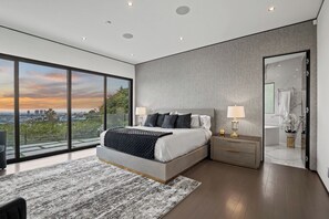 Room - Luxury modern house in prime location (Los Angeles)