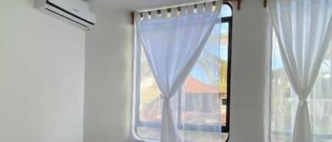 Quarto casal luxo, varanda, vista para o jardim