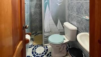 Deluxe Double Room, Patio, Garden View | Bathroom