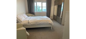 Iron/ironing board, WiFi, bed sheets - Spacious Family Residence with large south facing gardens close to Eden Project (St Austell)