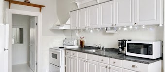 Village Heritage Suite with Full Kitchen & King Bed