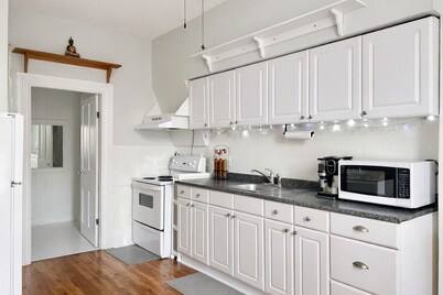 Village Heritage Suite with Full Kitchen & King Bed