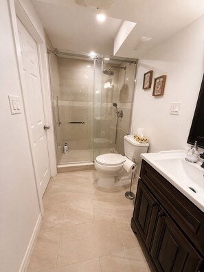 Hair dryer, towels, soap, toilet paper - Bright 1BR + Den Walk-Out Suite w/ Parking (Aurora)