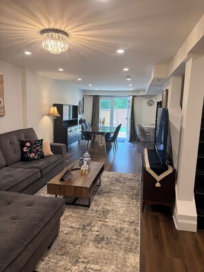 Smart TV - Bright Walk-Out Suite with Private Entrance, Parking & Backyard … (Aurora)