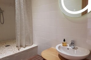 Dusche, Haartrockner, Toilettenpapier