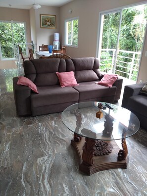Living area - Vrbo Property (Bertioga)
