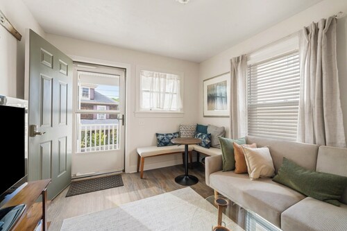 2BR - King and Queen - near Downtown and Beach