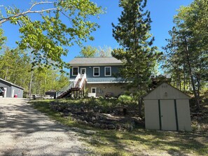 Exterior - 2.5 Acre lake front Cabin Retreat (Millersburg)