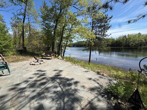 Terrace/patio - 2.5 Acre lake front Cabin Retreat (Millersburg)