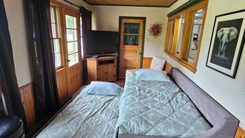 3 habitaciones, escritorio, wifi gratis y ropa de cama