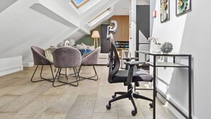 A modern loft bedroom with a skylight, a desk, and a chair. - Luxe Farringdon Apartments By Stay Smart (London)