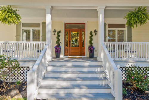 Beautiful Renovated 3BR/3BA Retreat Free Golf, Riverfront Pools & Resort Living