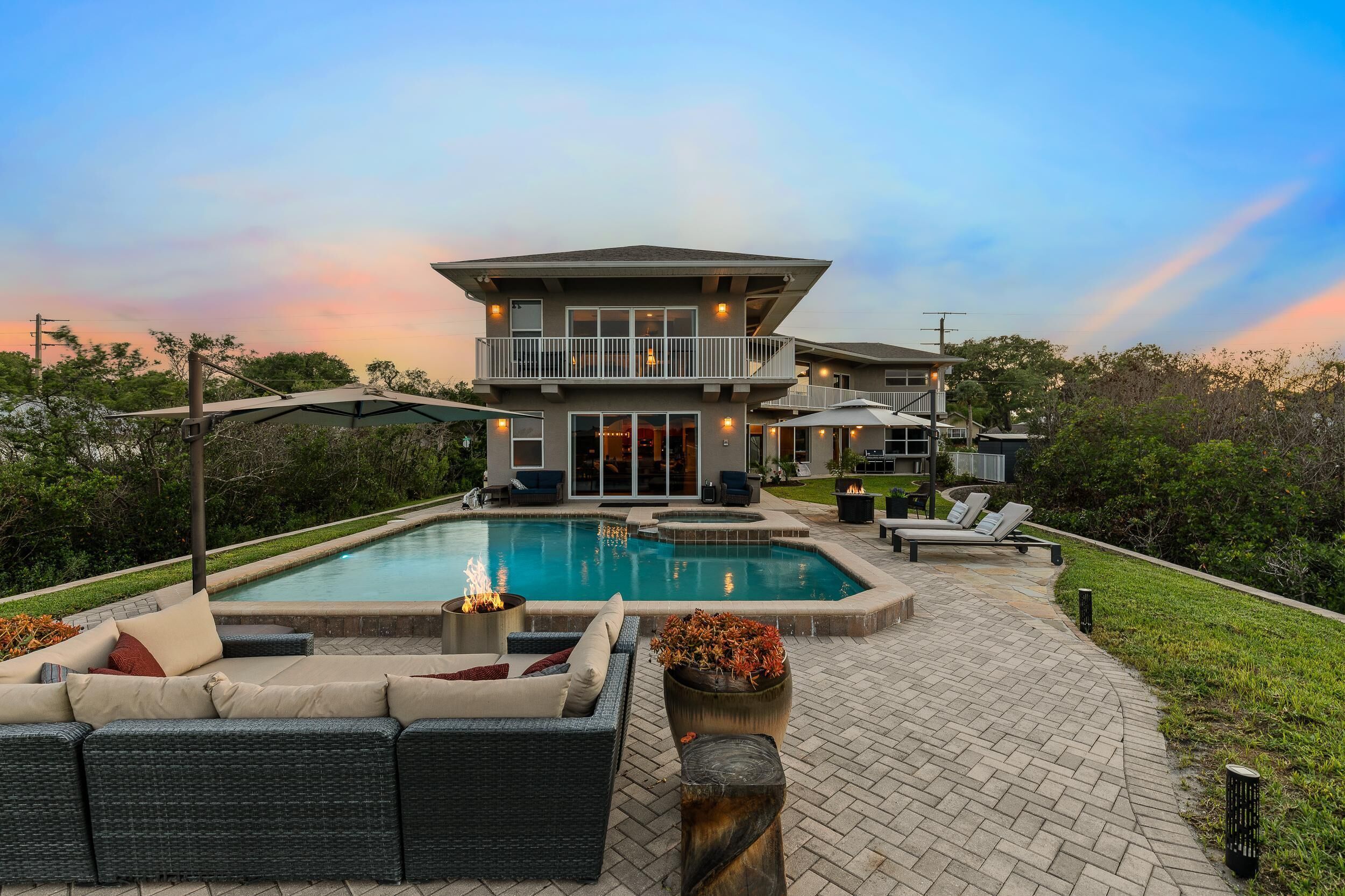 Hus - flere senge (Intracoastal Luxe Retreat) | Pool | Opvarmet pool
