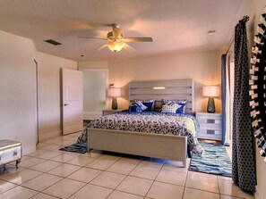 3 bedrooms, iron/ironing board, Internet, bed sheets - Waterpark Style Pool With Hot Tub in Grotto With Waterfall and Bridge Over Pool (Cape Coral)
