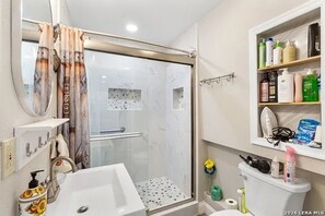 Shower, hair dryer, towels, soap - The Coop - The Walpole Lodge, Mico, TX (Mico)