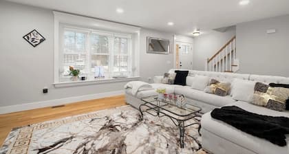 2026 FIFA World Cup House: 15 Min to Gillette Stadium! Parking, patio & privacy