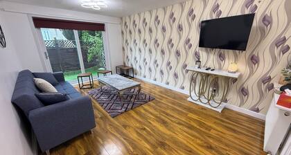 Clean & Spacious 2BR Home Near Glasgow Airport and Loch Lomond