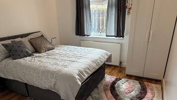 2 Schlafzimmer, Bügeleisen/Bügelbrett, kostenloses WLAN, Bettwäsche