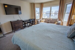 3 bedrooms, desk, free WiFi, bed sheets - 2 Minute Walk To Beach - Sleeps 12 - Game Room - Outdoor Shower (Atlantic City)