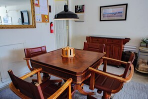 Dining - 2 Minute Walk To Beach - Sleeps 12 - Game Room - Outdoor Shower (Atlantic City)