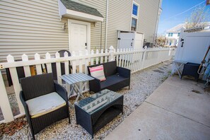 Terrace/patio - 2 Minute Walk To Beach - Sleeps 12 - Game Room - Outdoor Shower (Atlantic City)