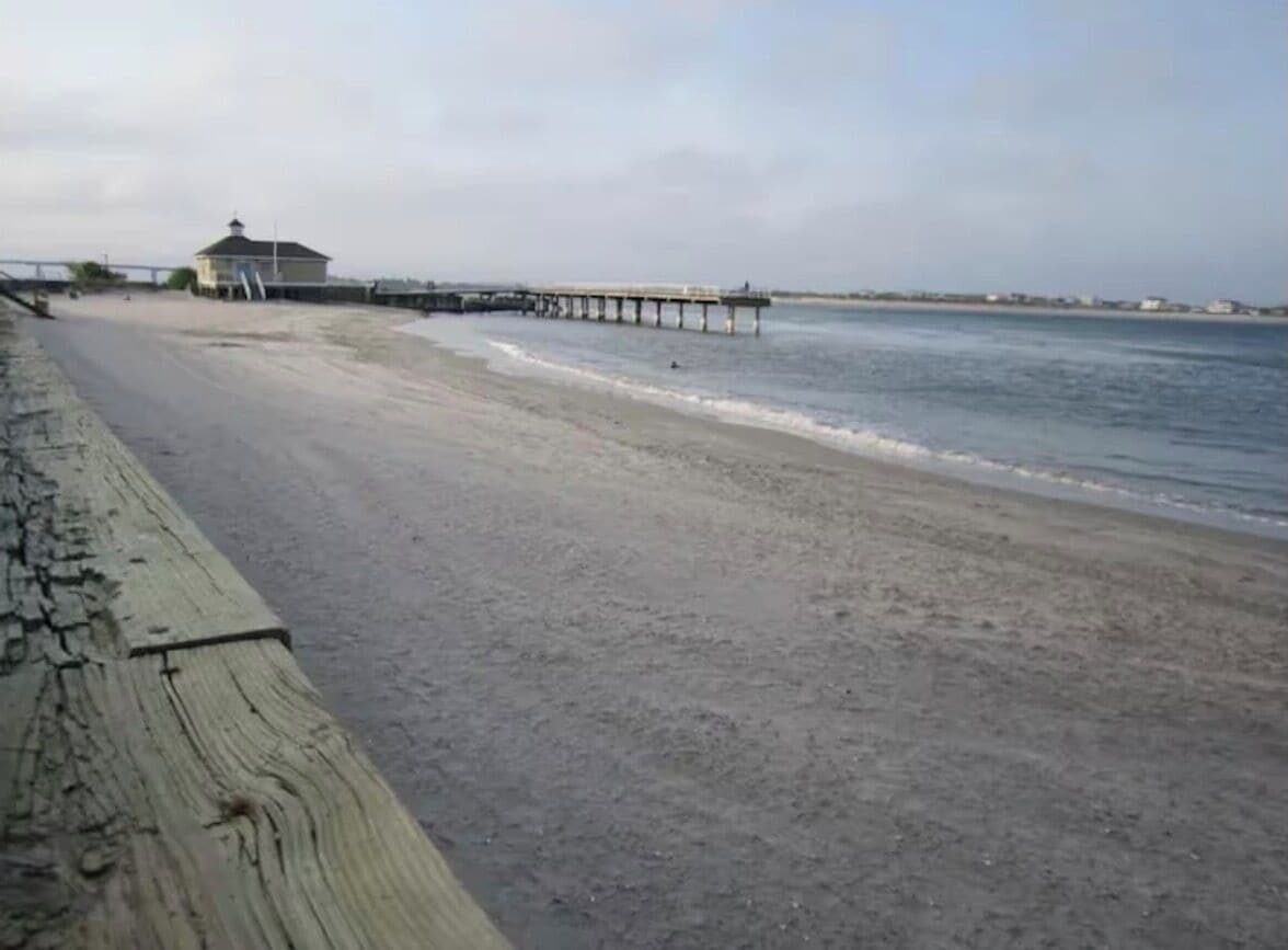 Beach nearby, sun loungers