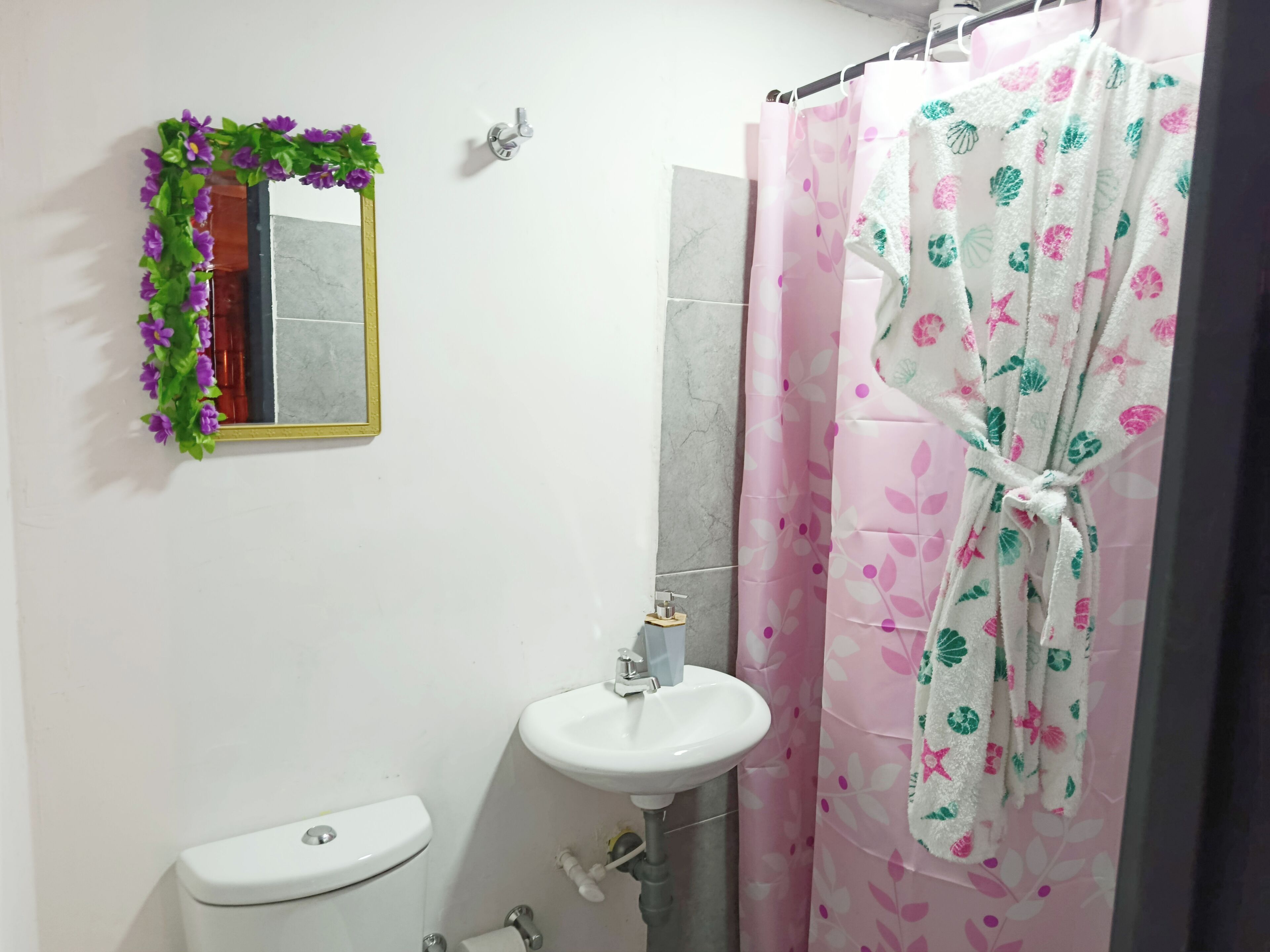 Hårtørrer, håndklæder, Sæbe, Toiletpapir