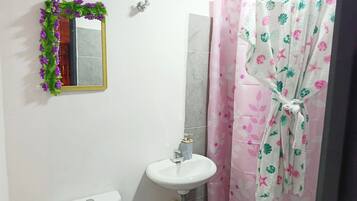 Hårtørrer, håndklæder, Sæbe, Toiletpapir