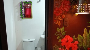 A bathroom with a toilet, a sink, and a mirror. - Private room with independent entrance (Salento)