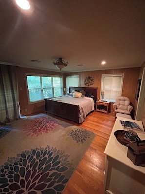 4 Schlafzimmer, Bügeleisen/Bügelbrett, WLAN, Bettwäsche