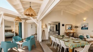 A spacious room with a dining area, a kitchen, and a bedroom. - Villa Ouassou, sea view and swimming pool between Gosier and St Anne (st anne)