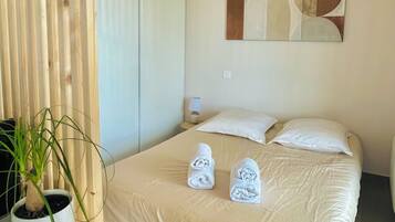 1 dormitorio, tabla de planchar con plancha, cuna de viaje y wifi