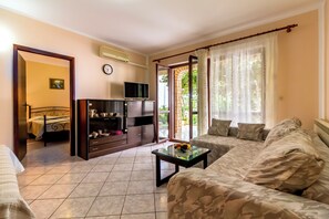 Room - Beautiful apartment near sea in charming Fažana (Fažana)