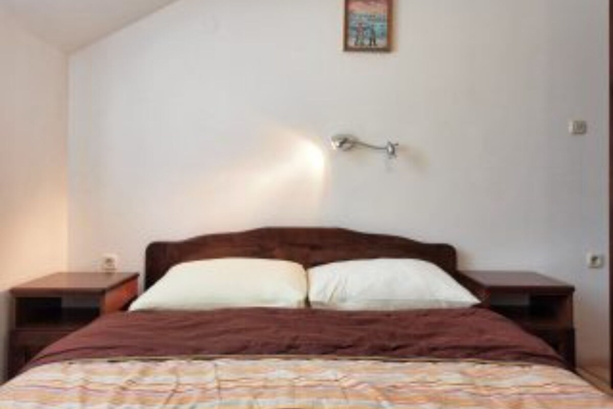 Leilighet (two bedroom apartment with balcony an) | 11 soverom, barnesenger og wi-fi (inkludert)