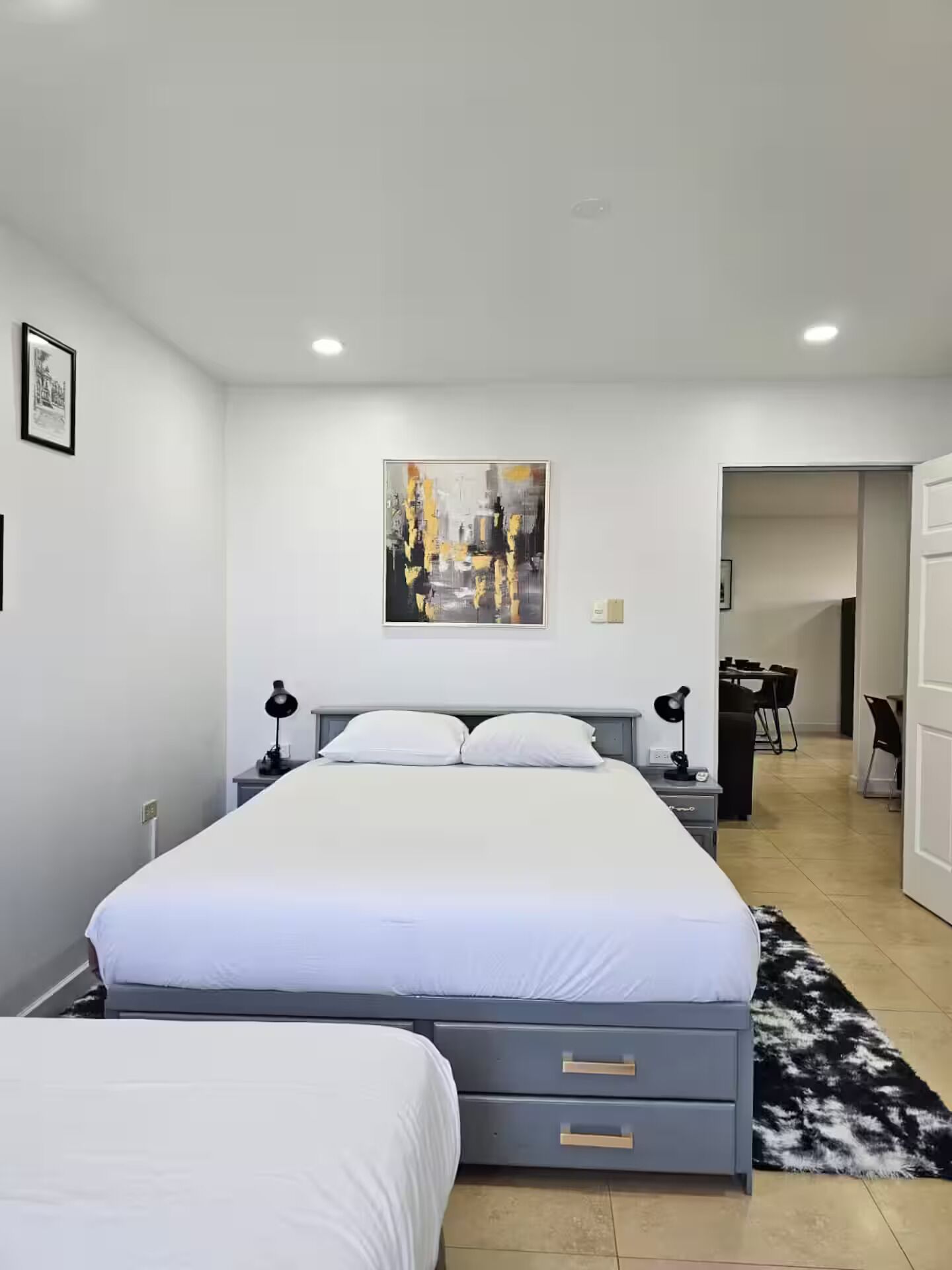 2 bedrooms, internet, bed sheets