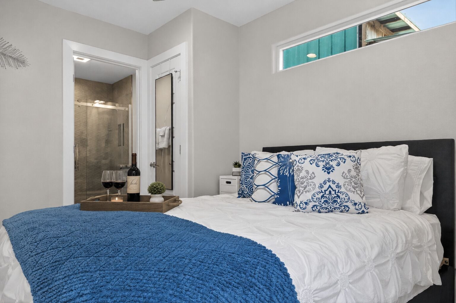 1 bedroom, desk, iron/ironing board, WiFi