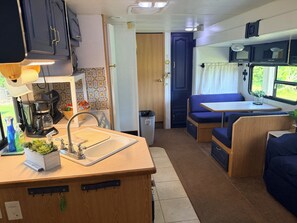Private kitchen - 2-bedroom waterfront camper in welcoming Decaturville with AC for relaxing stays (Decaturville)