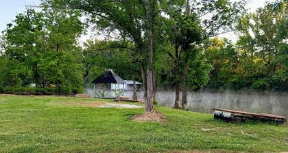 2-bedroom waterfront camper in welcoming Decaturville with AC for relaxing stays