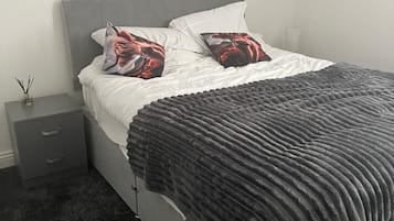 1 bedroom, iron/ironing board, internet, bed sheets